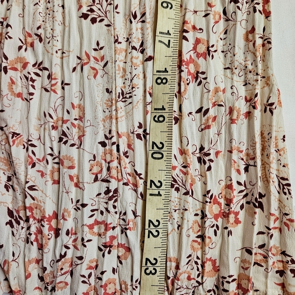 Como Womens Red And Pink Floral Pleated Button Up Collared Blouse Size Medium - Picture 9 of 10